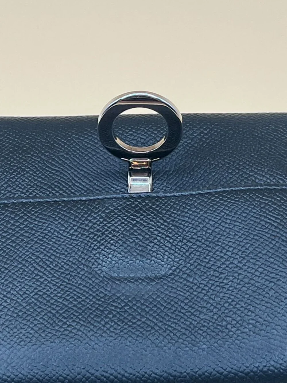 BVLGARI BVLGARI Black Grained Leather Compact Bifold Wallet Silver Ring Clasp